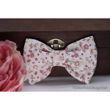 Rózsaszín kis virágos csokornyakkendő kutyáknak