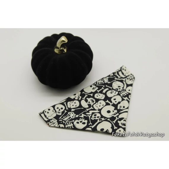 Spooky Skeletons - Fekete-Fehér Csontvázas Sötétben Foszforeszkáló Halloween-i Designer Kutyakendő, Bandita Kendő Kutyáknak