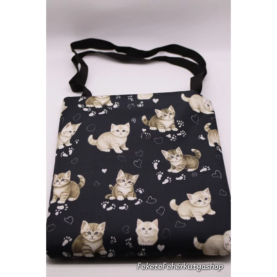 Cute Cats - Cuki Cicás Fekete Vízlepergetős Válltáska, Zárható, Belső Zsebbel
