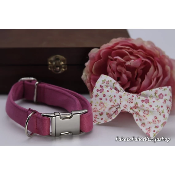 Rózsaszín kis virágos csokornyakkendő kutyáknak
