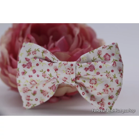 Rózsaszín kis virágos csokornyakkendő kutyáknak