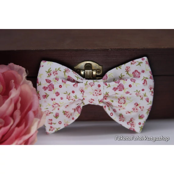 Rózsaszín kis virágos csokornyakkendő kutyáknak