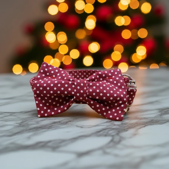 Burgundi Polkadots Karácsonyi Csokornyakkendő Kutyáknak